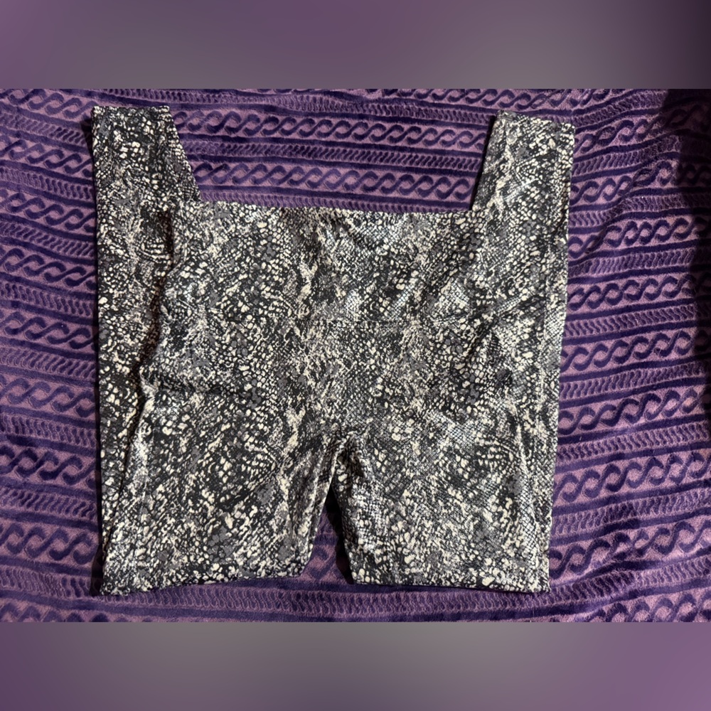 SPANX Monochrome Snakeskin Leggings